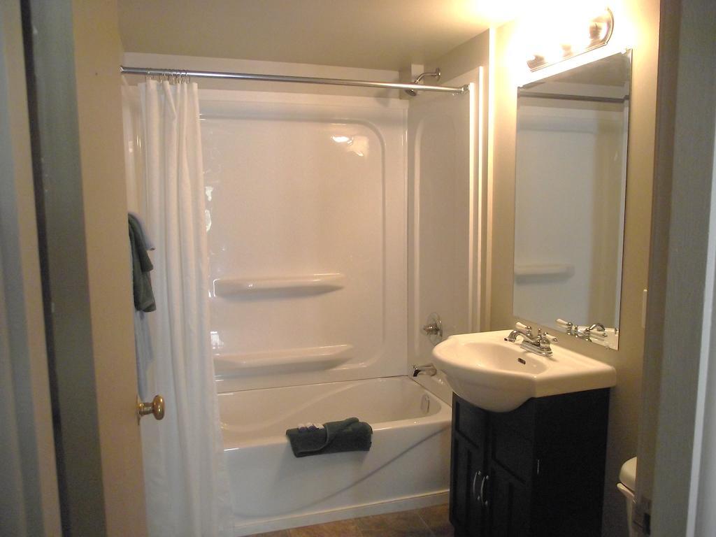 Stratford Motel Whitehorse Room photo