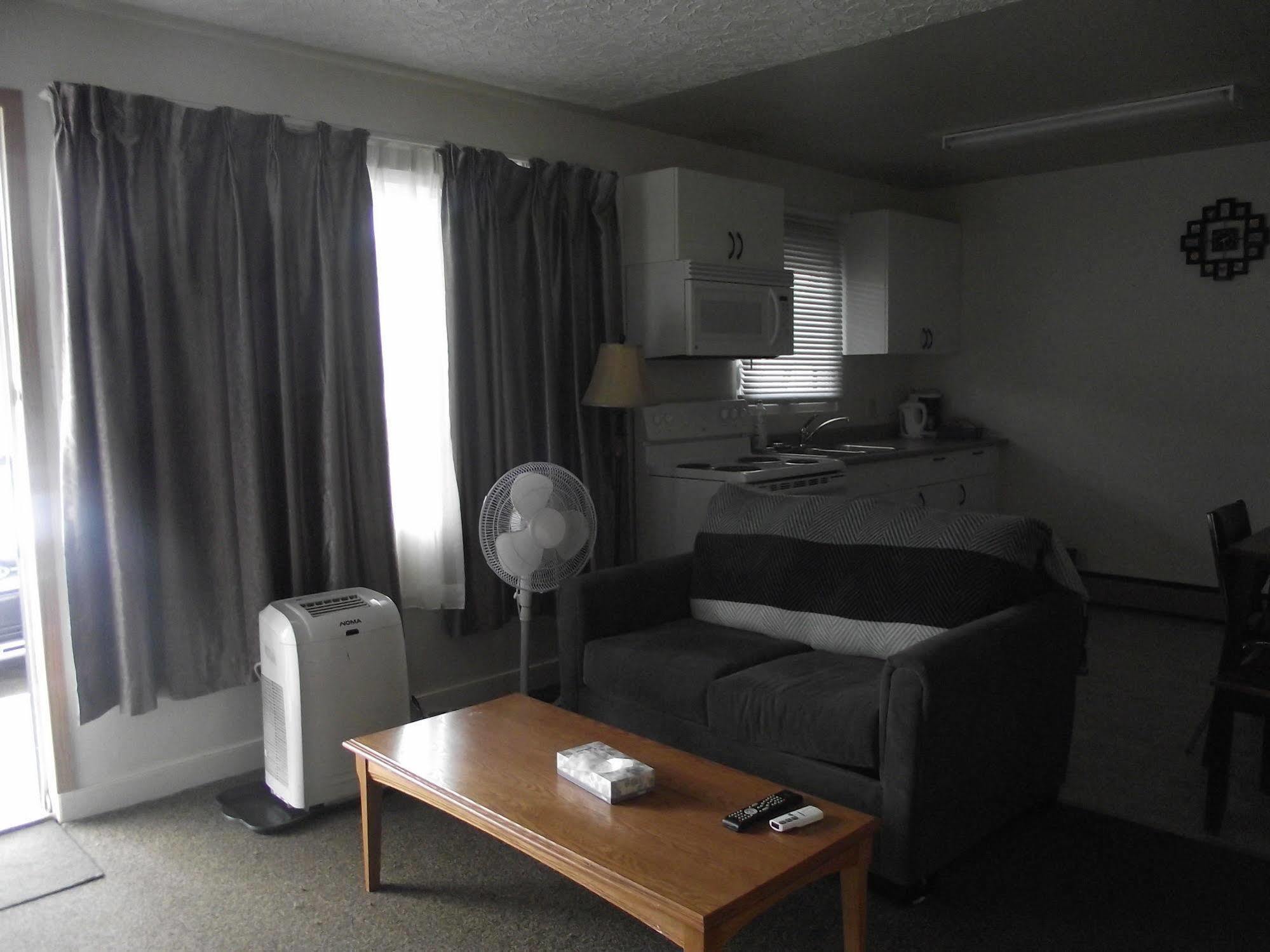 Stratford Motel Whitehorse Exterior photo